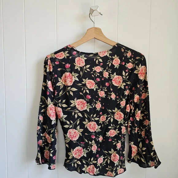 ZARA Floral Sinch Front Top - Picture 2 of 10